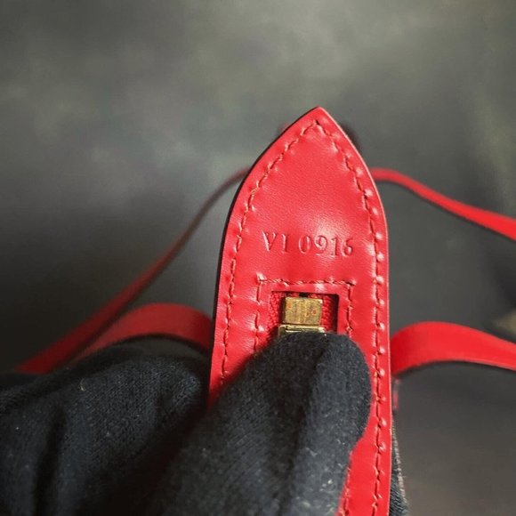 Louis Vuitton Epi Saint Jacques PM - Picture 4 of 7